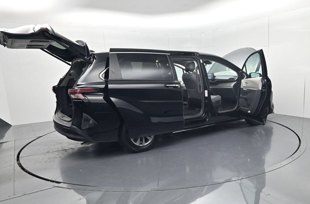 2023 Toyota Sienna XLE 8 Passenger