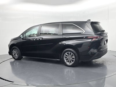 2023 Toyota Sienna XLE 8 Passenger