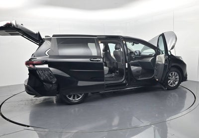 2023 Toyota Sienna XLE 8 Passenger