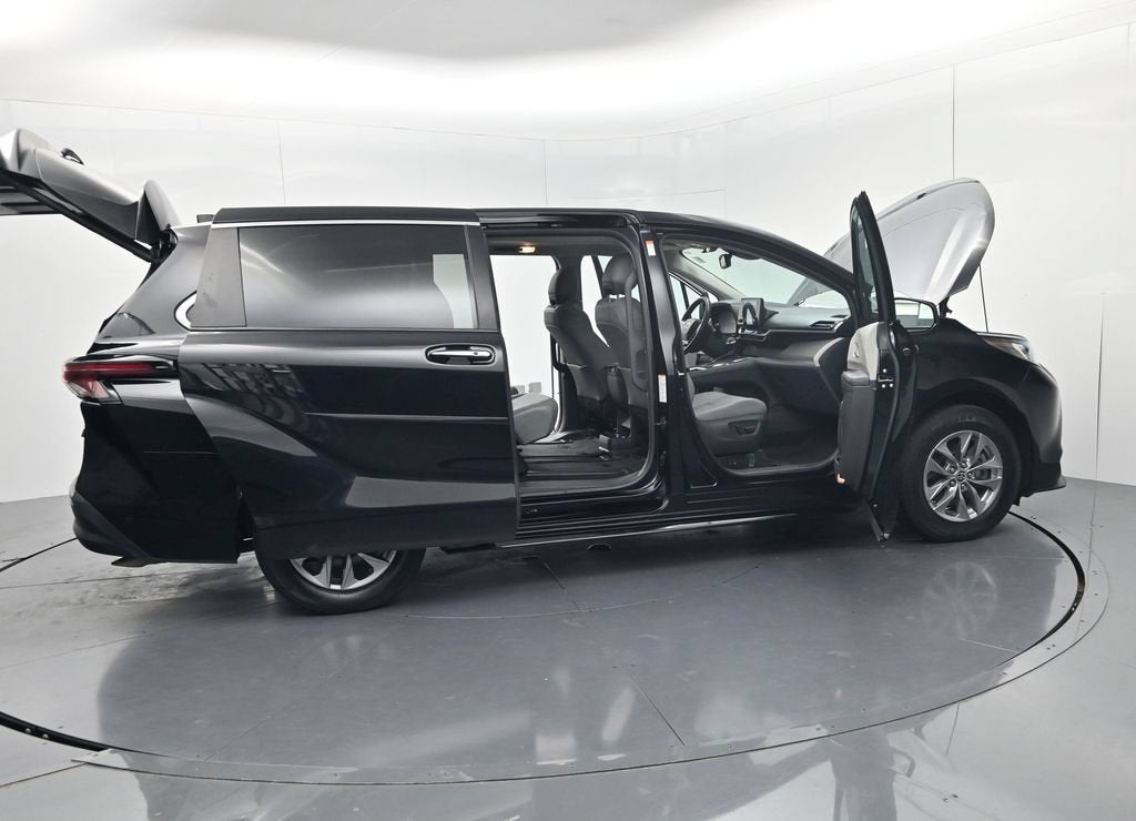 2023 Toyota Sienna XLE 8 Passenger