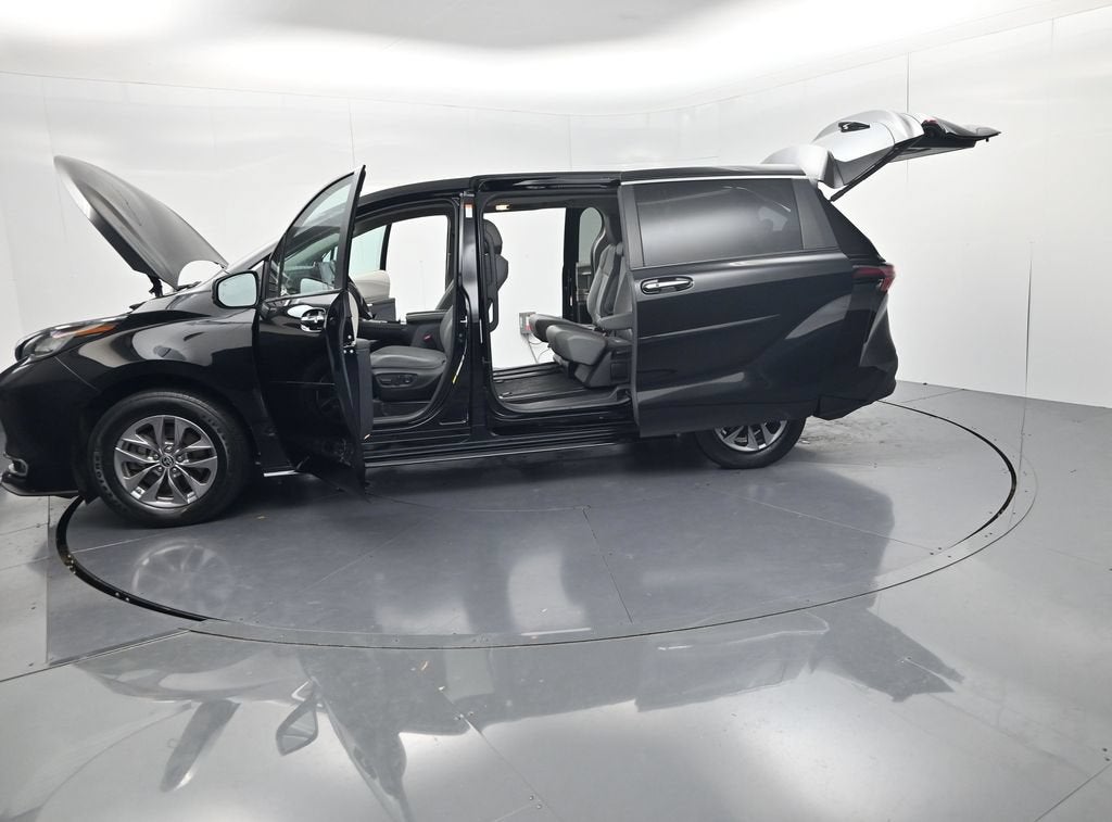 2023 Toyota Sienna XLE 8 Passenger