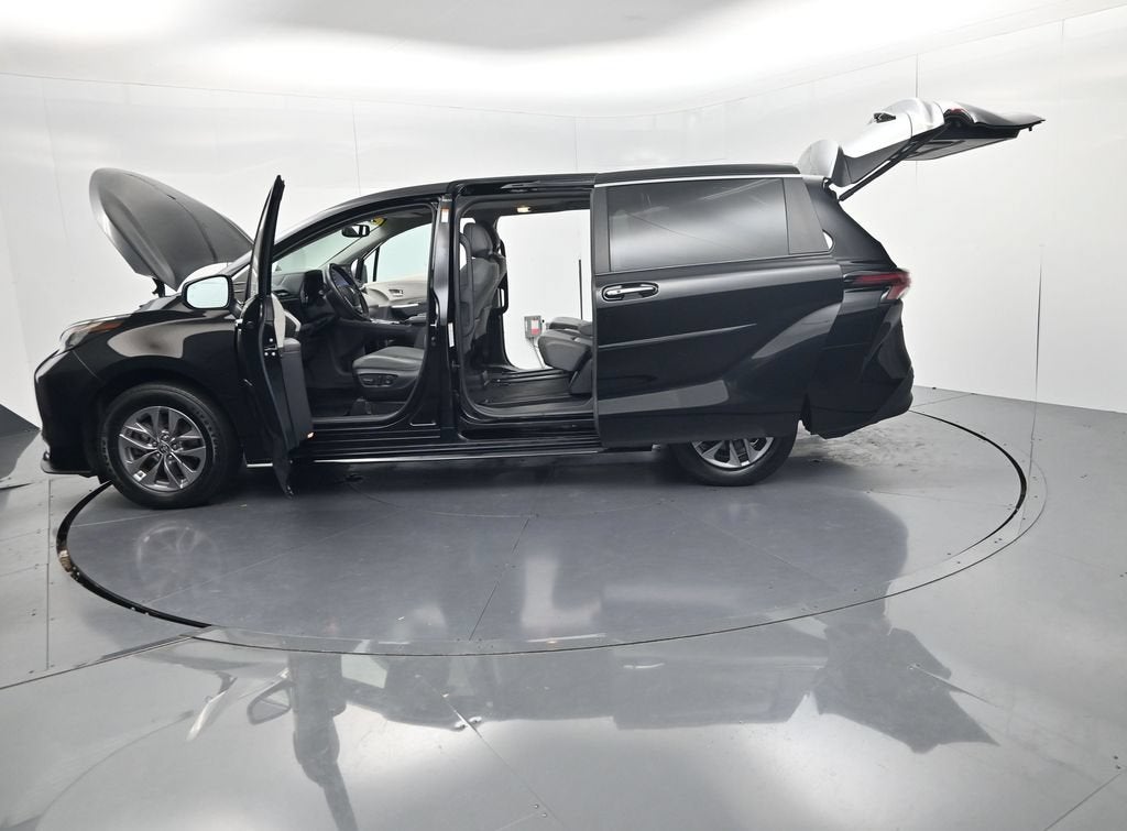 2023 Toyota Sienna XLE 8 Passenger