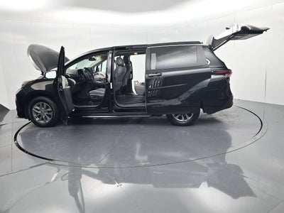 2023 Toyota Sienna XLE 8 Passenger
