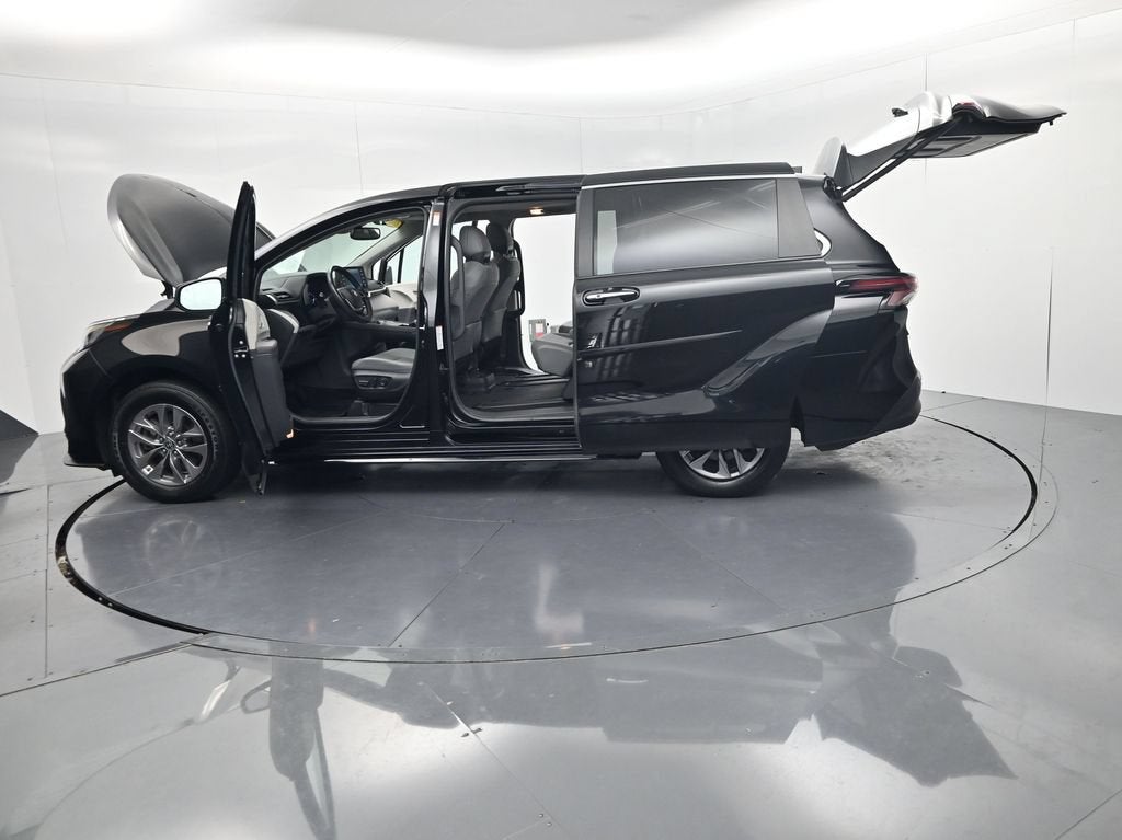2023 Toyota Sienna XLE 8 Passenger