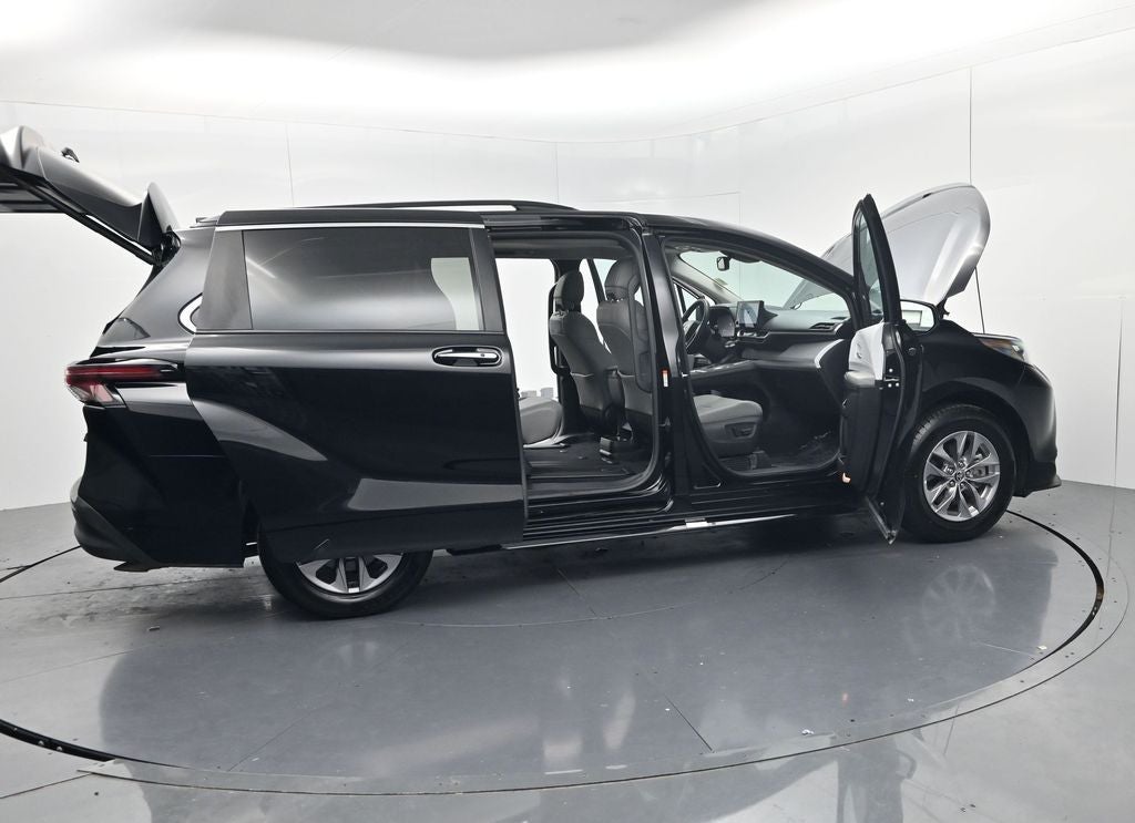 2026 Toyota Sienna XLE 8 Passenger