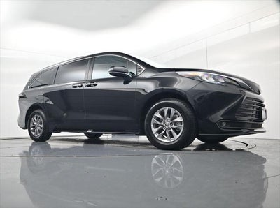 2026 Toyota Sienna XLE 8 Passenger