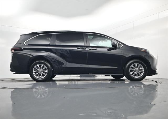 2026 Toyota Sienna XLE 8 Passenger