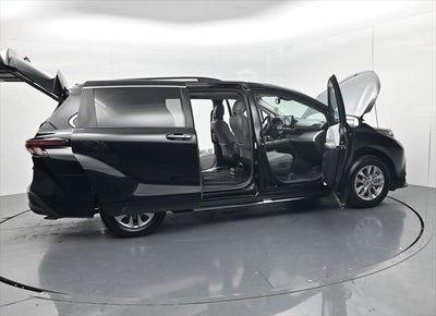 2026 Toyota Sienna XLE 8 Passenger