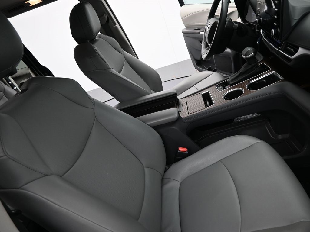 2024 Toyota Sienna XLE 8 Passenger
