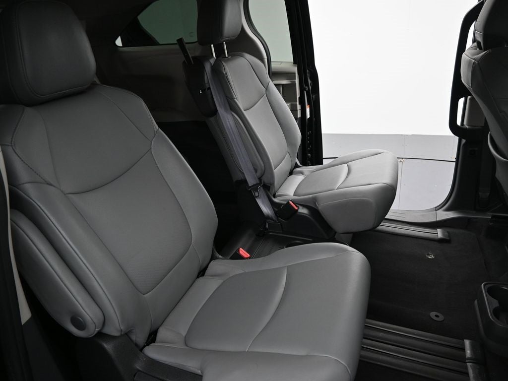 2024 Toyota Sienna XLE 8 Passenger