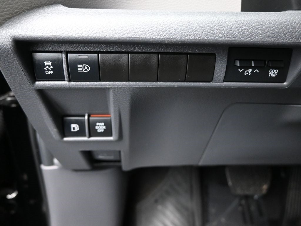 2024 Toyota Sienna XLE 8 Passenger