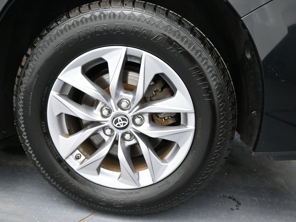 2024 Toyota Sienna XLE 8 Passenger