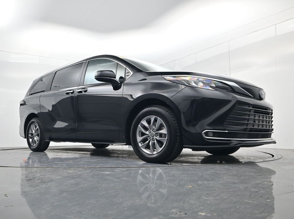 2024 Toyota Sienna XLE 8 Passenger