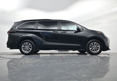 2024 Toyota Sienna XLE 8 Passenger