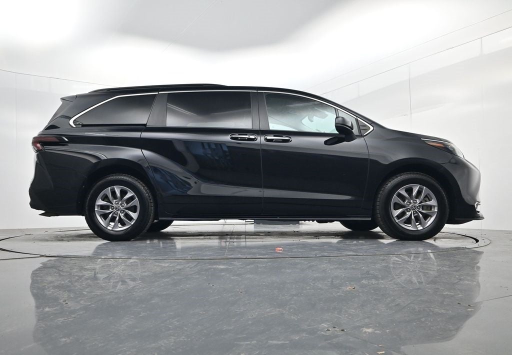 2024 Toyota Sienna XLE 8 Passenger