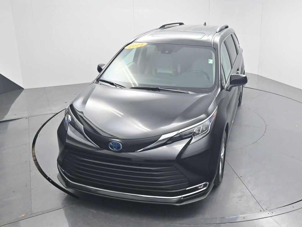 2024 Toyota Sienna XLE 8 Passenger