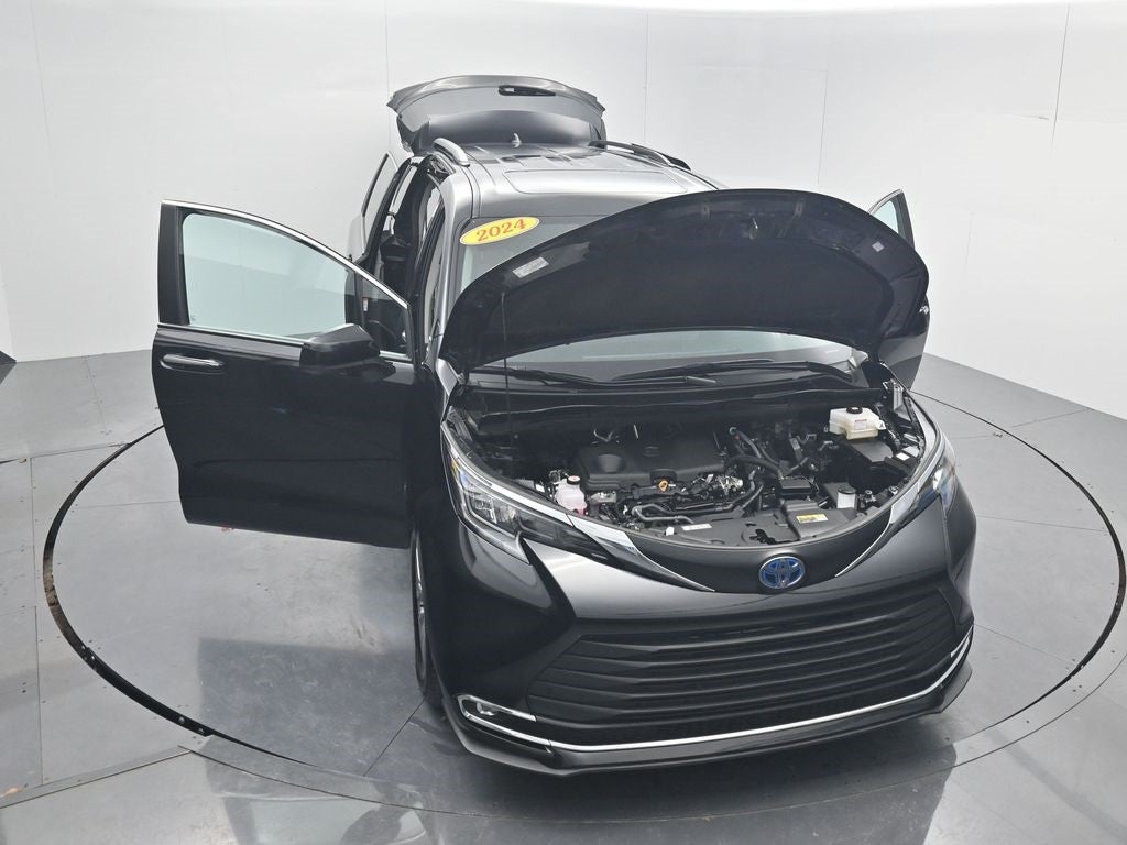 2024 Toyota Sienna XLE 8 Passenger