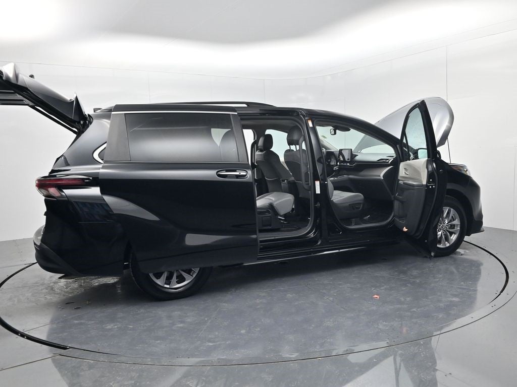 2024 Toyota Sienna XLE 8 Passenger