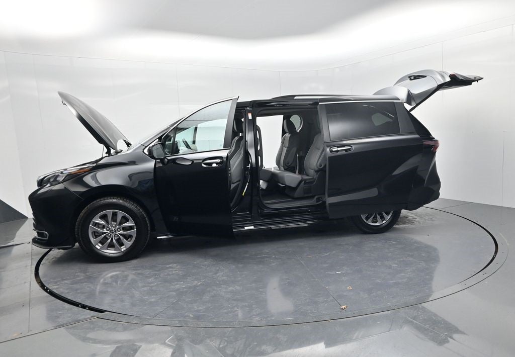 2024 Toyota Sienna XLE 8 Passenger