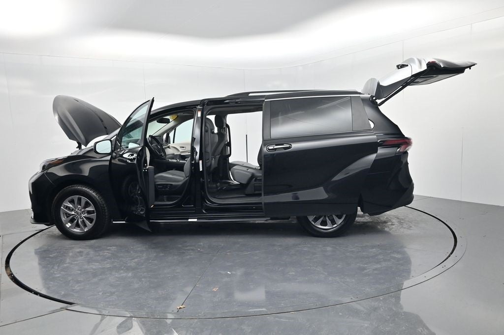 2024 Toyota Sienna XLE 8 Passenger