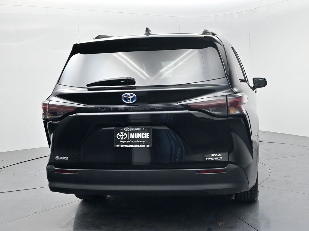 2024 Toyota Sienna XLE 8 Passenger