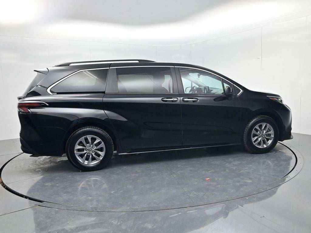 2024 Toyota Sienna XLE 8 Passenger