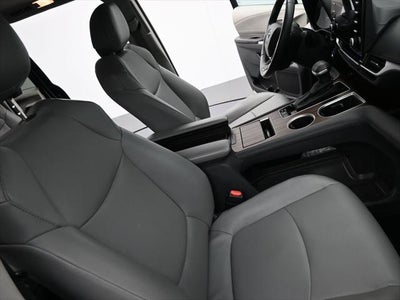 2024 Toyota Sienna XLE 8 Passenger