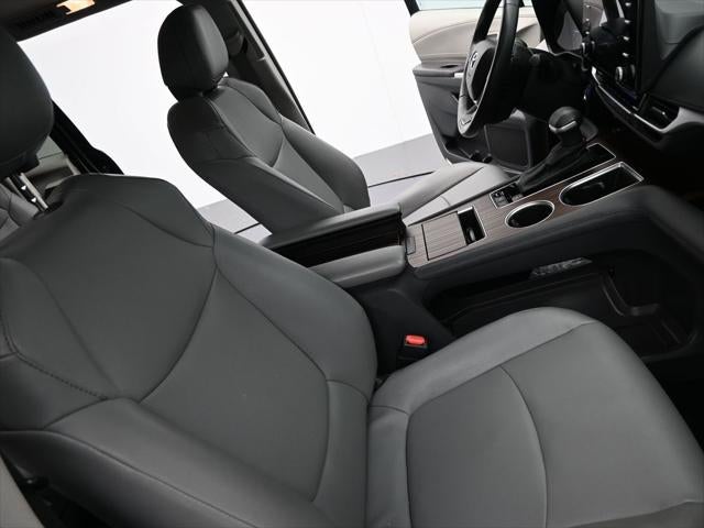 2024 Toyota Sienna XLE 8 Passenger