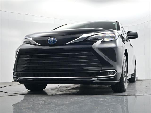 2024 Toyota Sienna XLE 8 Passenger