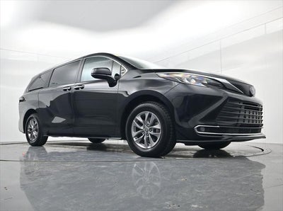 2024 Toyota Sienna XLE 8 Passenger