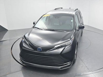 2024 Toyota Sienna XLE 8 Passenger