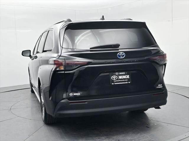 2024 Toyota Sienna XLE 8 Passenger