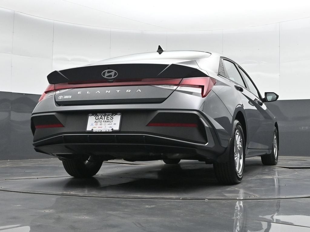 2025 Hyundai Elantra SE