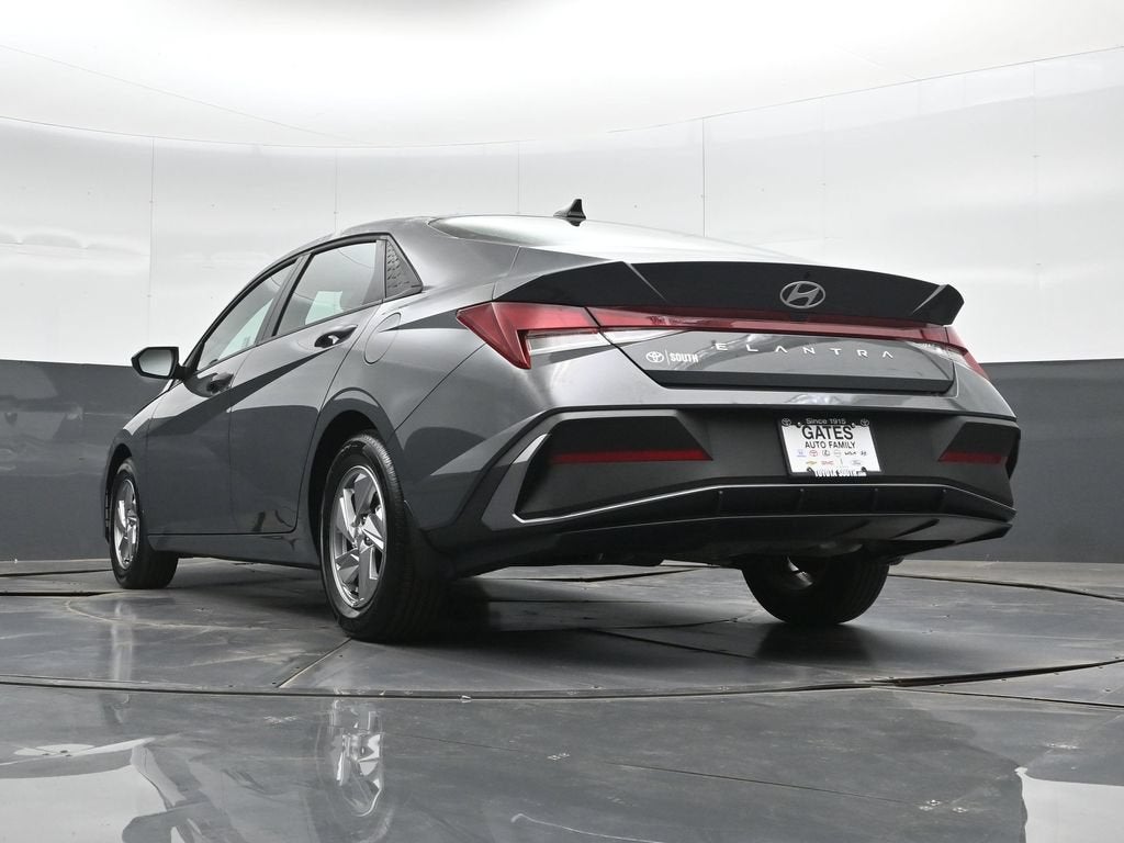 2025 Hyundai Elantra SE