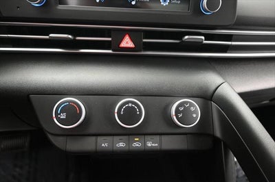 2025 Hyundai Elantra SE
