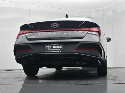 2025 Hyundai Elantra SE