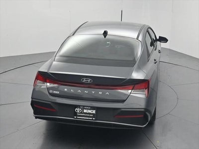 2025 Hyundai Elantra SE