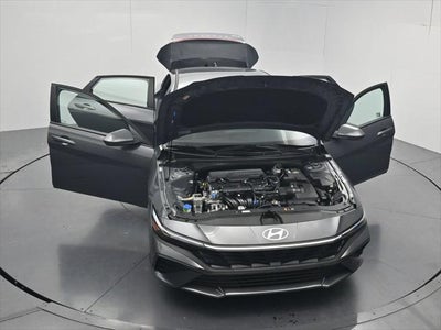 2025 Hyundai Elantra SE
