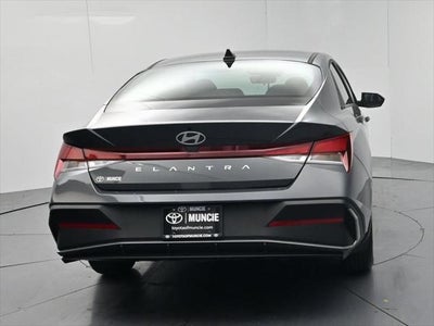 2025 Hyundai Elantra SE
