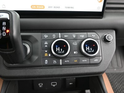 2023 Land Rover Defender 130 X-Dynamic SE
