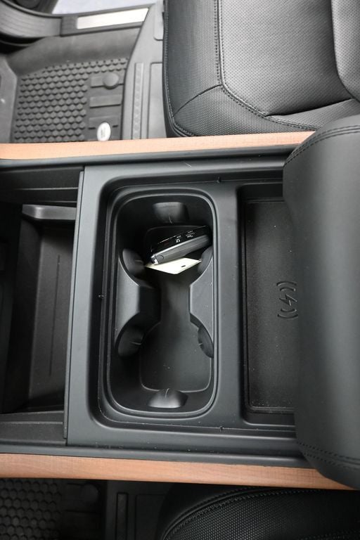 2023 Land Rover Defender 130 X-Dynamic SE