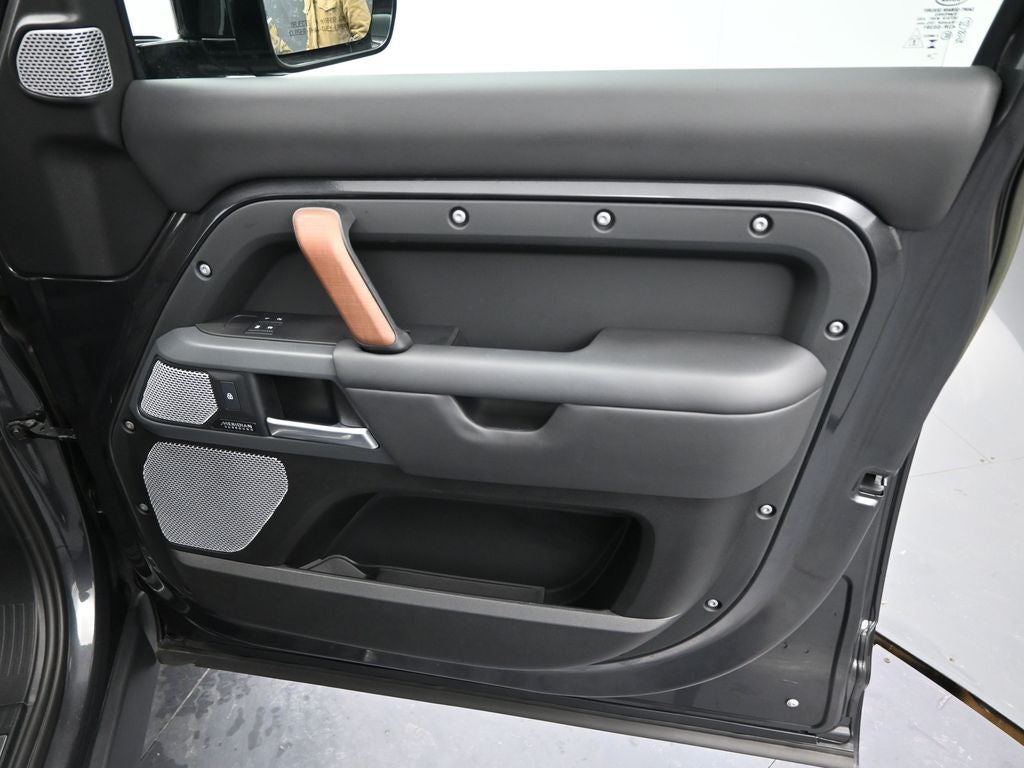 2023 Land Rover Defender 130 X-Dynamic SE