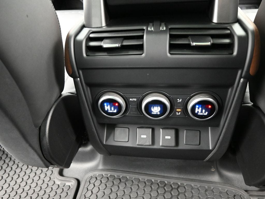 2023 Land Rover Defender 130 X-Dynamic SE