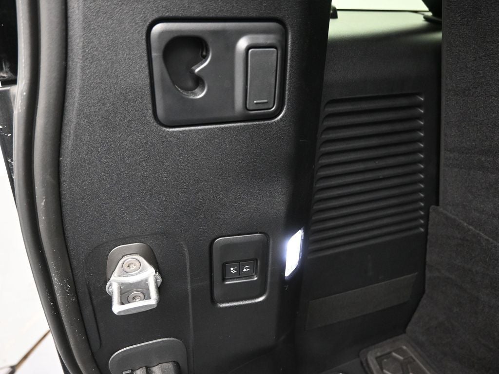 2023 Land Rover Defender 130 X-Dynamic SE