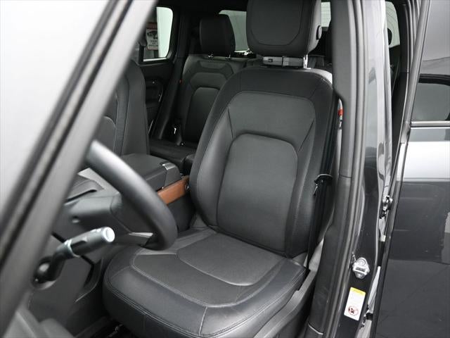 2023 Land Rover Defender 130 X-Dynamic SE