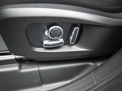 2023 Land Rover Defender 130 X-Dynamic SE