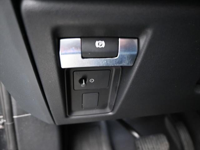 2023 Land Rover Defender 130 X-Dynamic SE