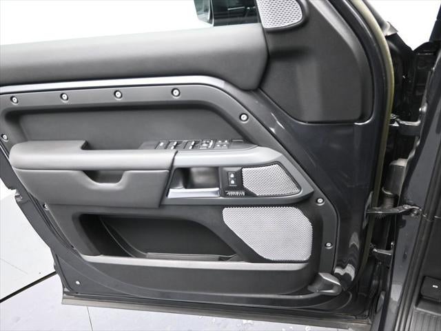 2023 Land Rover Defender 130 X-Dynamic SE