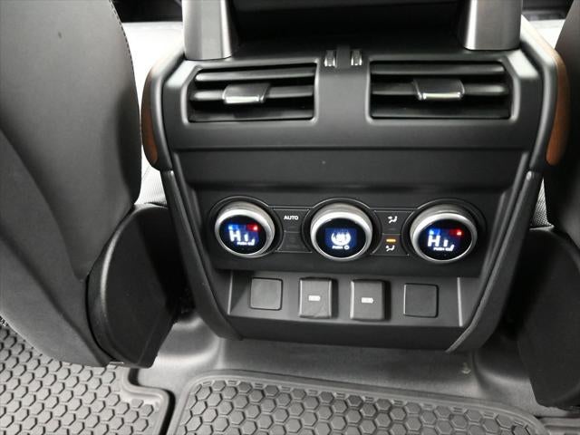 2023 Land Rover Defender 130 X-Dynamic SE