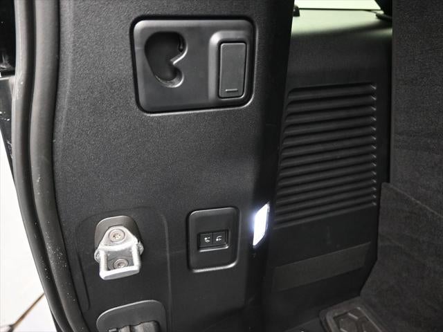 2023 Land Rover Defender 130 X-Dynamic SE